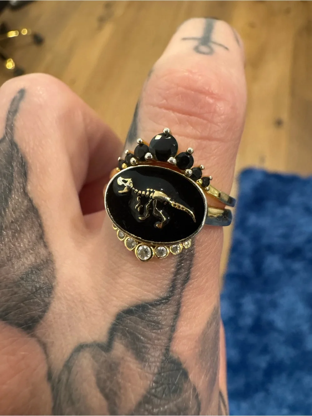 Little Rooms Gold-Tone Black Dinosaur Cameo Ring set (halo included- 2 ring set) - Picture 3 of 3